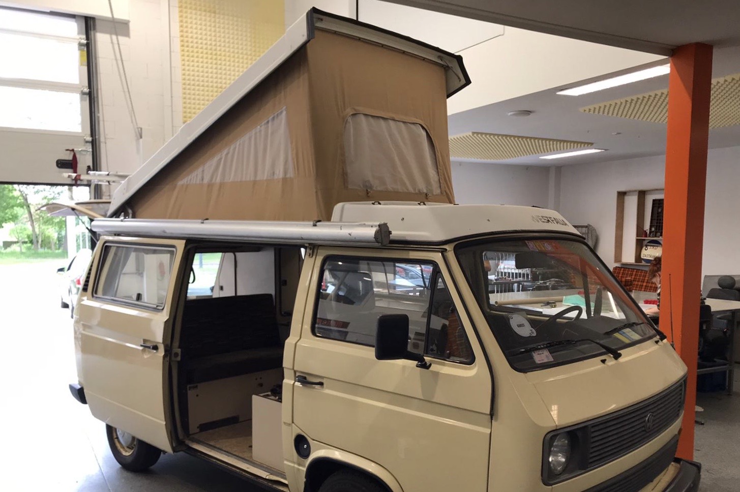 VW T3 Westfalia Tentdoek voor hefdak. Beige met 3 vensters. Kwaliteit A+ Uitmuntend Ten Cate doek! Bouwjaar '85- '89.