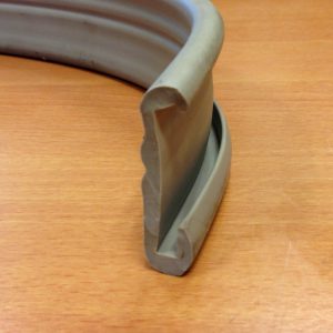 VW T1 en T2 Afwerkrubber voor hemel/Poptop dak. grijs LET OP PRIJS PER METER!!