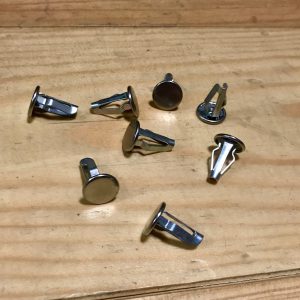 VW T1 T2A Paneel clips ter bevestiging van o.a. deurpanelen.