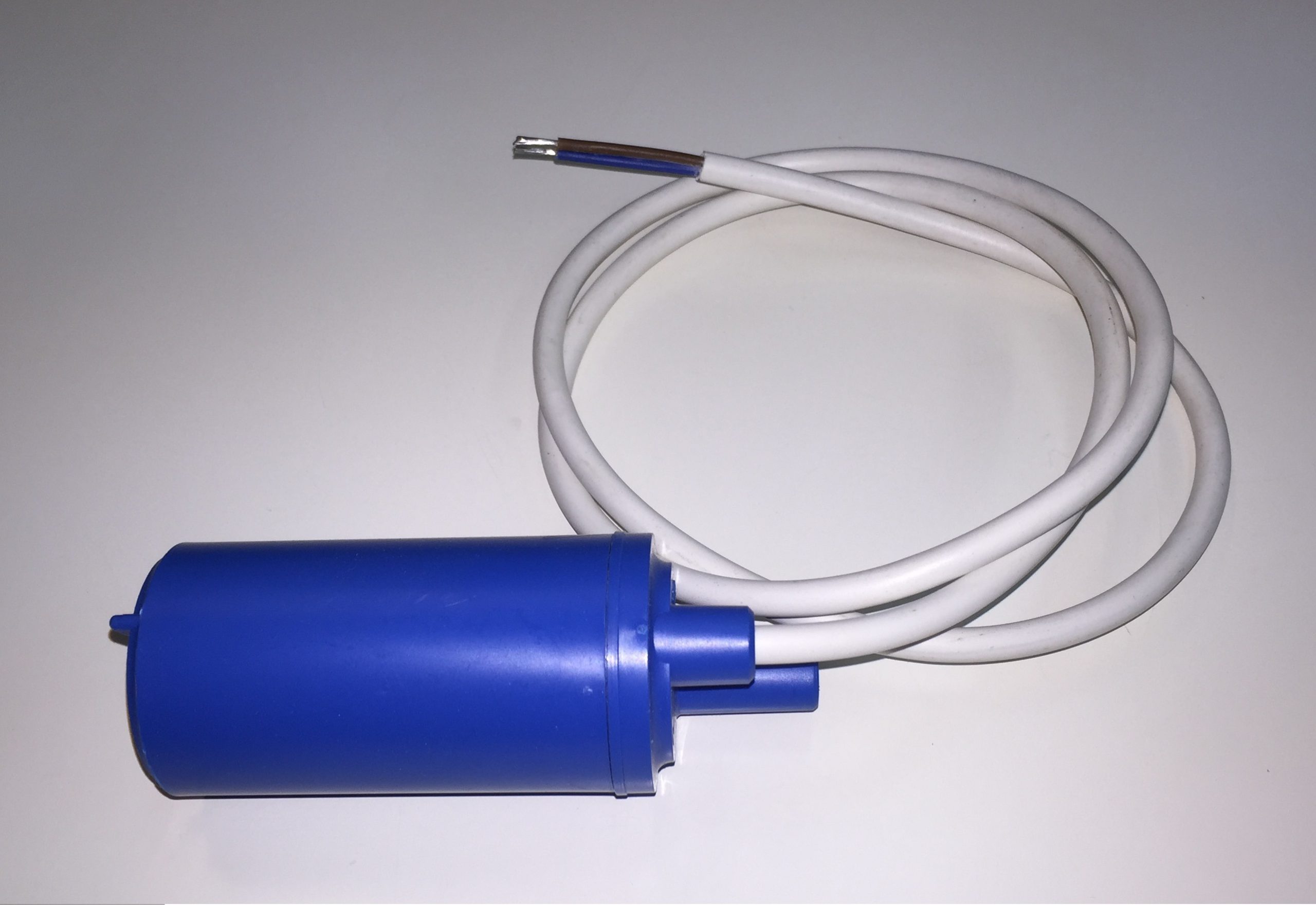 VW T2A T2B Zelfaanzuigende 12 Volt waterpomp.