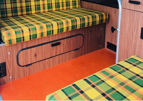 VW T2B Westfalia Berlin bedbank. 3/4 breed.