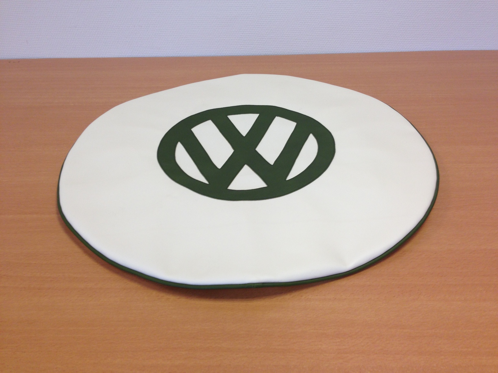 VW T2B Hoes voor reservewiel, buitenzijde bus (neus). Groen.
