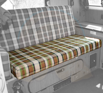 VW T2B Hoes zitting bedbank volle breedte. Bruin-beige.
